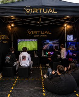 Zona Gaming con consolas y videojuegos en una carpa para fiestas, ayuntamientos, colegios y eventos en Cuenca.